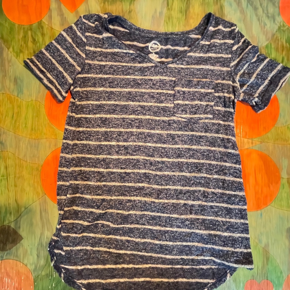 Maurices 24/7 Women’s Short Sleeve Shirt Blouse Top Round Neck Small Blue.